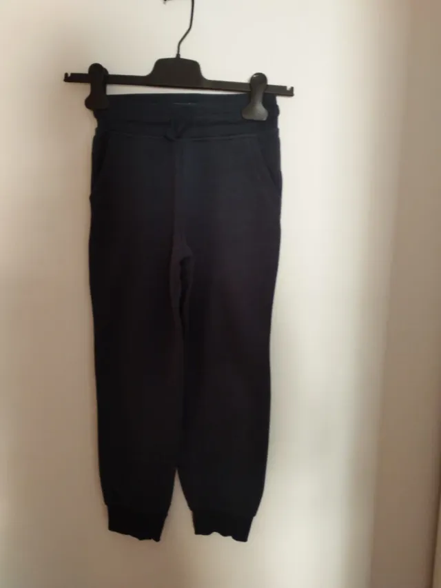 Pantalones deportivos azul marino ,caliente .