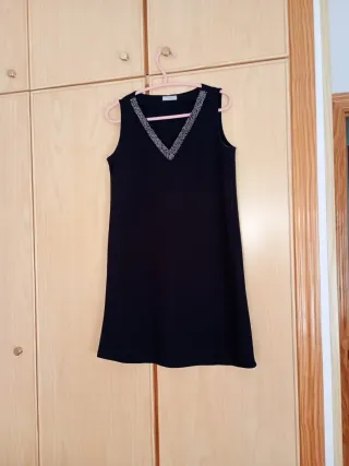 Vestido negro fiesta con pedrería