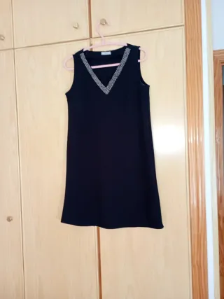 Vestido negro fiesta con pedrería