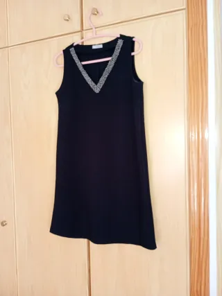 Vestido negro fiesta con pedrería