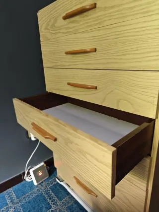 Cajonera de madera y plástico