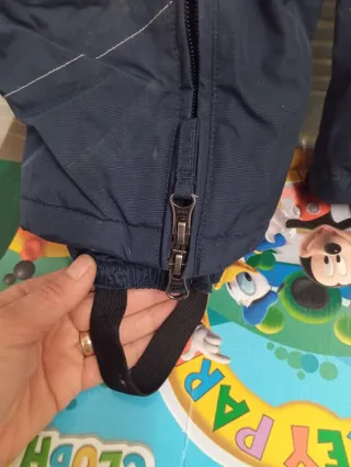 Mono y botas de nieve para bebé