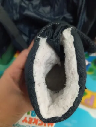 Mono y botas de nieve para bebé