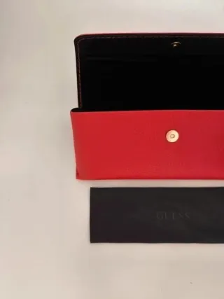 Funda de gafas Guess