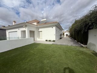 Chalet en alquiler en Montequinto en Dos Hermanas