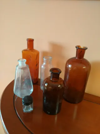 Antiche bottiglie da farmacia/laboratorio