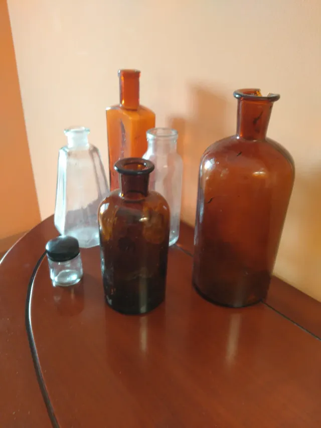 Antiche bottiglie da farmacia/laboratorio