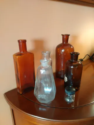 Antiche bottiglie da farmacia/laboratorio