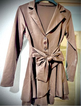 Vestido blazer marrón con lazo