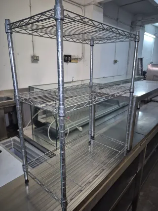 Estantería metálica de 3 baldas