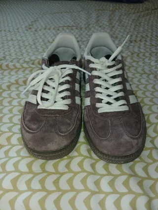 Zapatillas Adidas Spezial Marrones y Blancas