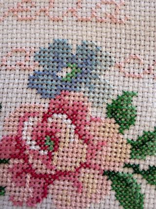 Fuori porta ricamato a mano punto croce