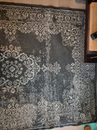 Alfombra estilo persa tonos negros grises blancos