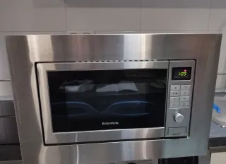 Microondas Taurus Elbrus Acero Inoxidable