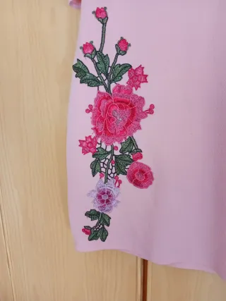 Vestido fiesta rosa con flores