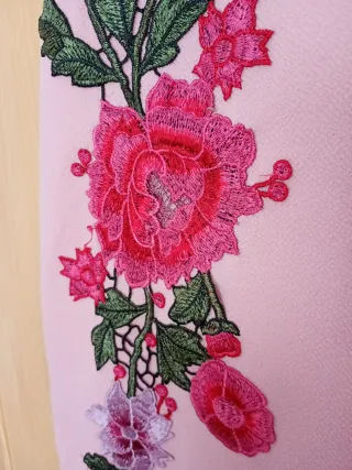 Vestido fiesta rosa con flores