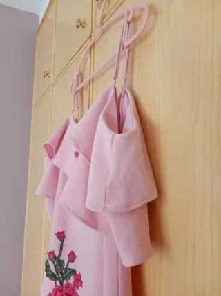 Vestido fiesta rosa con flores