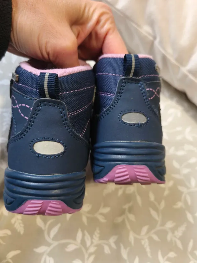 Botas montaña waterproof 23