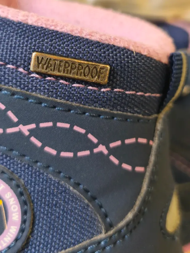 Botas montaña waterproof 23