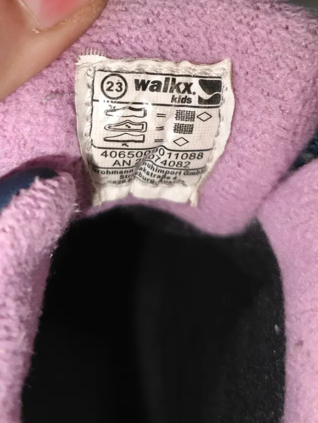 Botas montaña waterproof 23