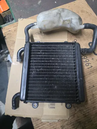 Radiador yamaha Aerox con depósito