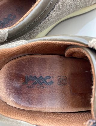 Zapatos marrones con cordones y cremallera