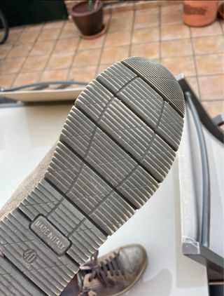 Zapatos marrones con cordones y cremallera