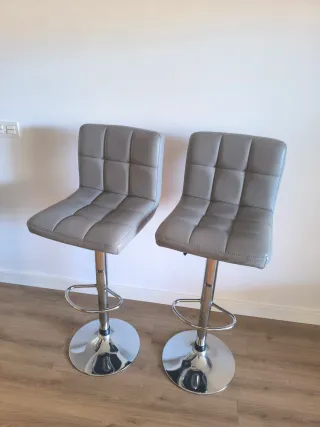 Taburetes polipiel gris, como nuevos (2 unidades)