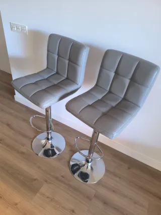 Taburetes polipiel gris, como nuevos (2 unidades)