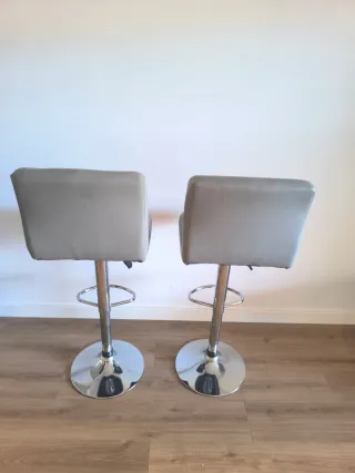Taburetes polipiel gris, como nuevos (2 unidades)