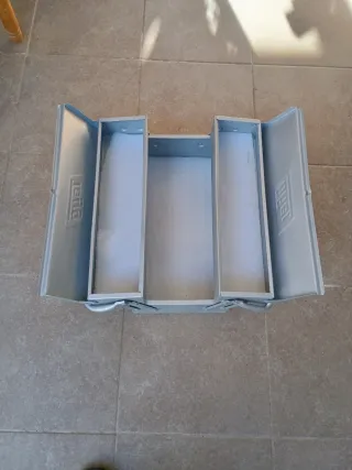 Caja de herramientas metálica