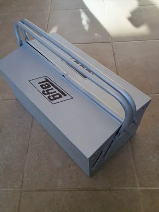 Caja de herramientas metálica