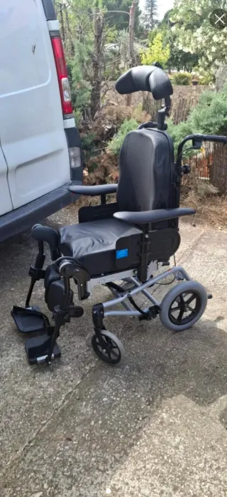 Silla de ruedas articulada