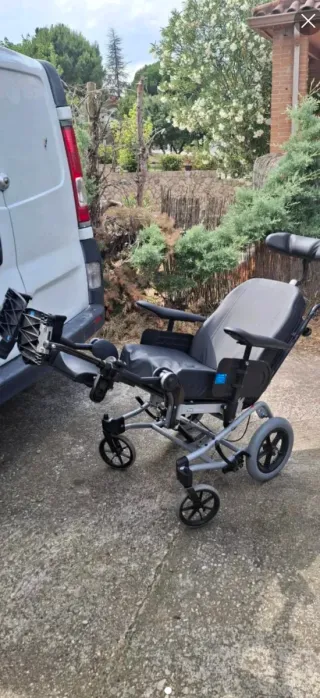 Silla de ruedas articulada