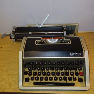 Máquina de escribir Olivetti Lettera DL