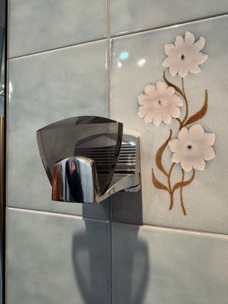 Juego baño toalleros, jaboneras, percha y banqueta