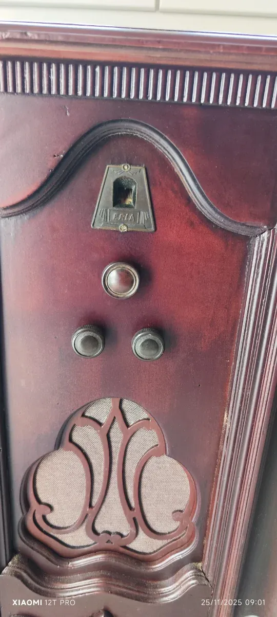 Radio Antigua Mueble Salón Restaurada FUNCIONANDO