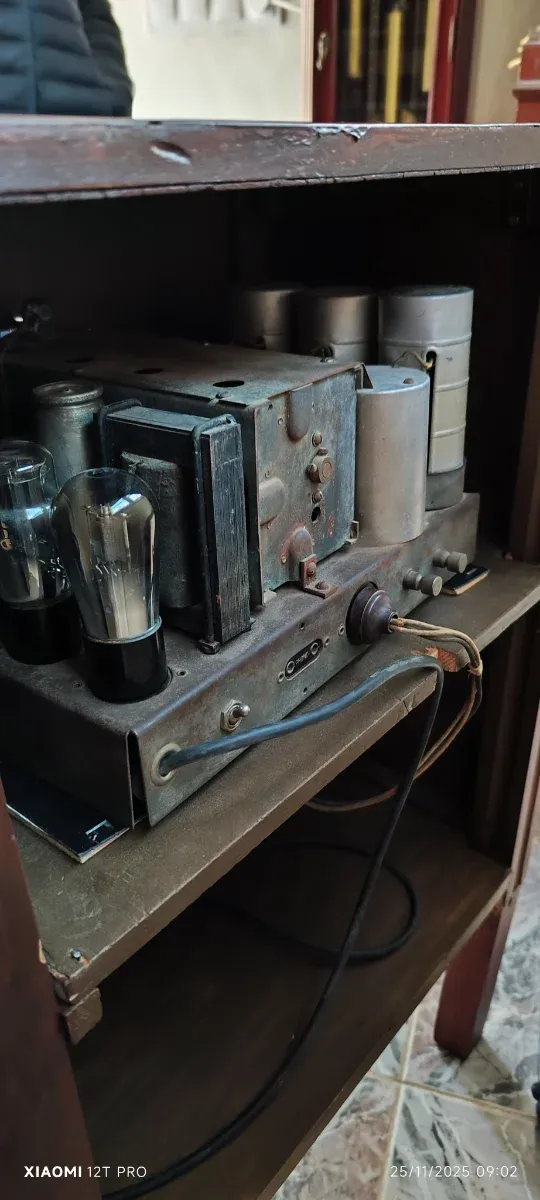 Radio Antigua Mueble Salón Restaurada FUNCIONANDO