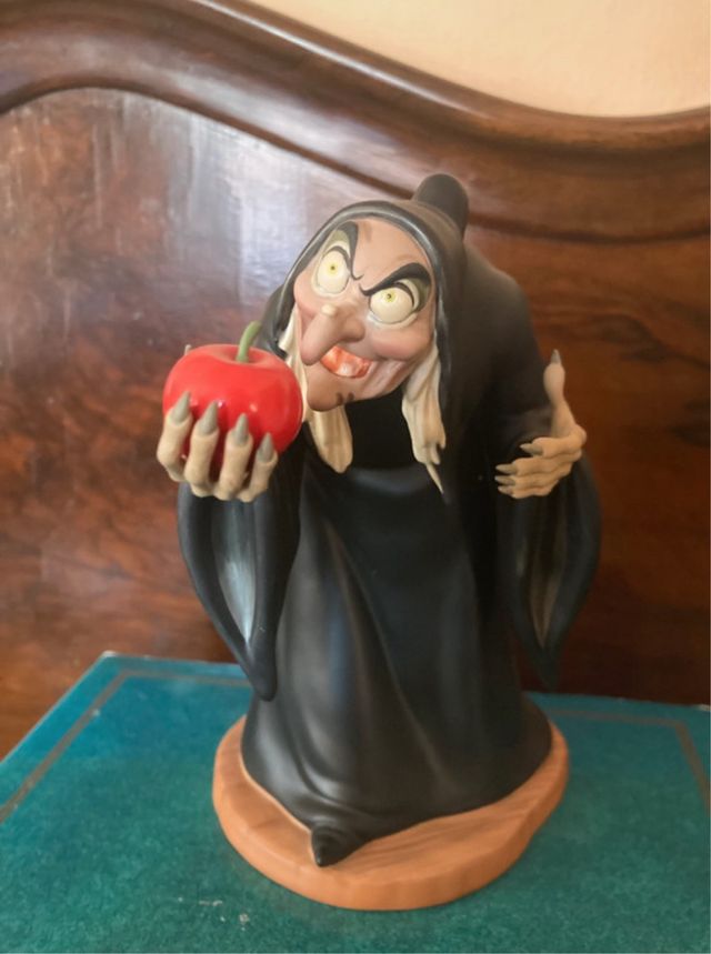 Wdcc figurine witch from Disney Snow White