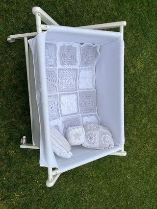 Minicuna con ruedas y estampado zig-zag