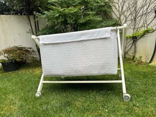 Minicuna con ruedas y estampado zig-zag