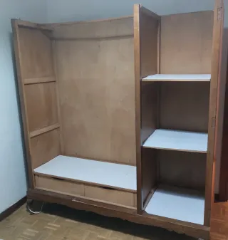 Armario madera 3 puertas. Ya desmontado. No rebajo