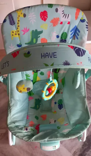 Hamaca para bebé con música y accesorios!