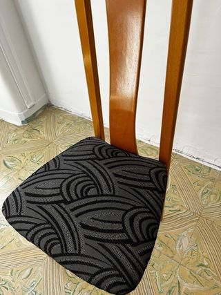 Juego de 6 sillas de madera y tela