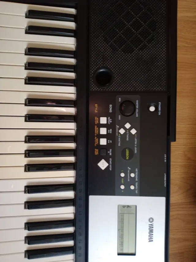 Yamaha PSR E223 Teclado