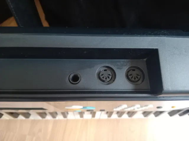 Yamaha PSR E223 Teclado