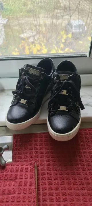 Scarpe Guess nere donna