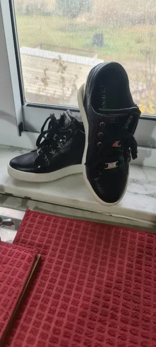 Scarpe Guess nere donna