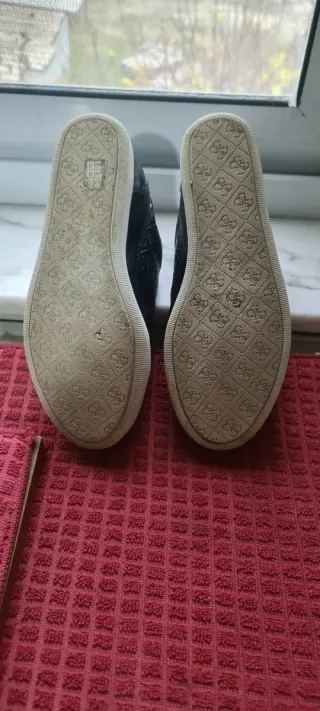 Scarpe Guess nere donna