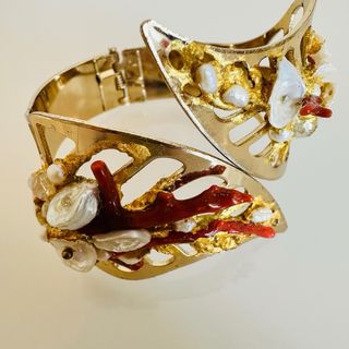 Bracciale dorato corallo madreperla